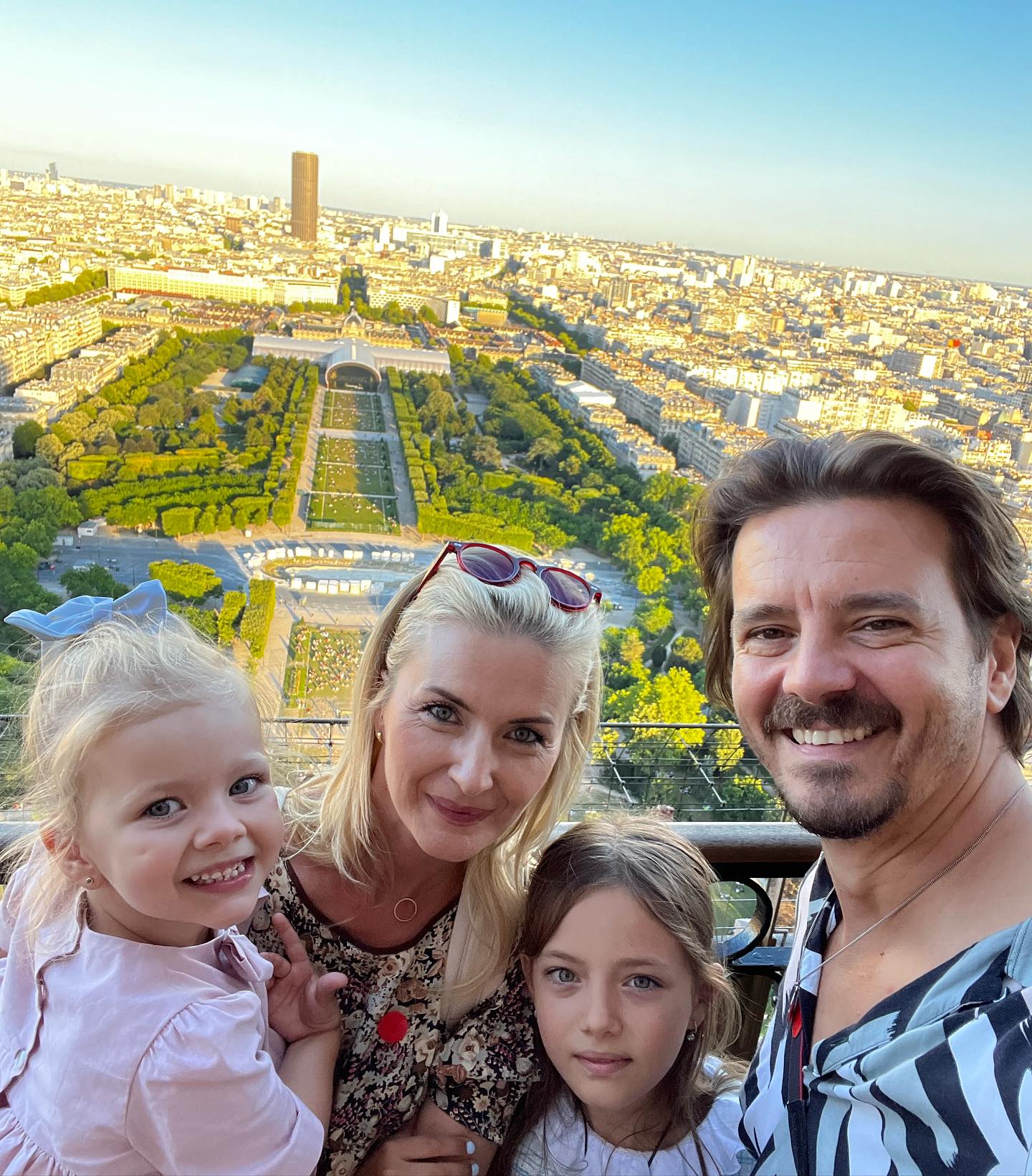 Elwira Petre și-a păstrat jurnalul din adolescență pentru a-și înțelege și mai bine fetele