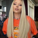 Fetita cu pampon din imagine a ajuns una dintre cele mai urmarite vedete din Romania 5