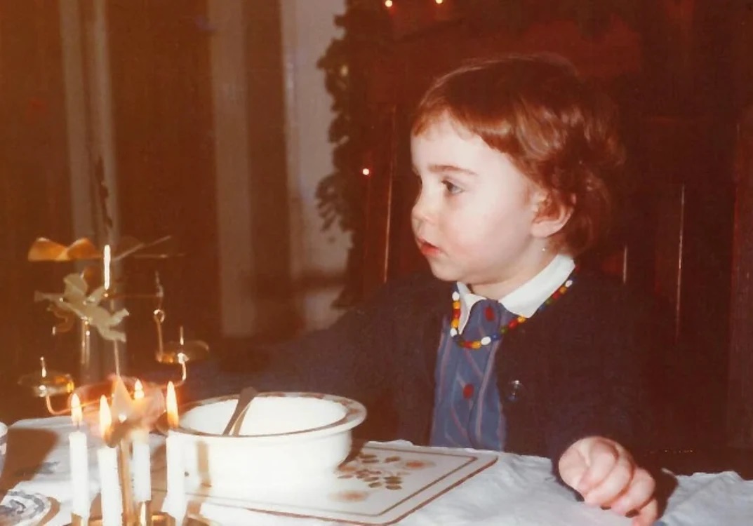 Imagine adorabilă cu Kate Middleton, din copilărie. Cum arăta în urmă cu 39 de ani, asemănarea cu fiul ei cel mic e izbitoare