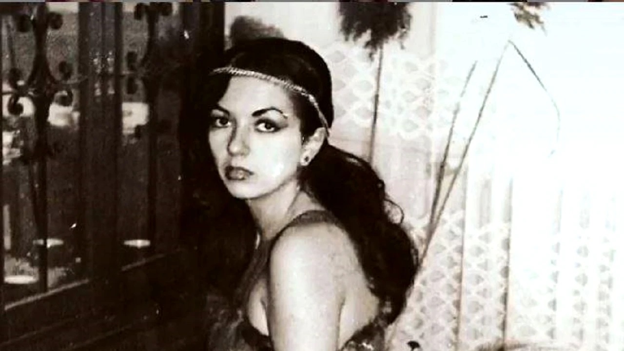 Imagini inedite cu Carmen Harra din tinerețe. Cât de frumoasă era, atrăgea toate privirile FOTO