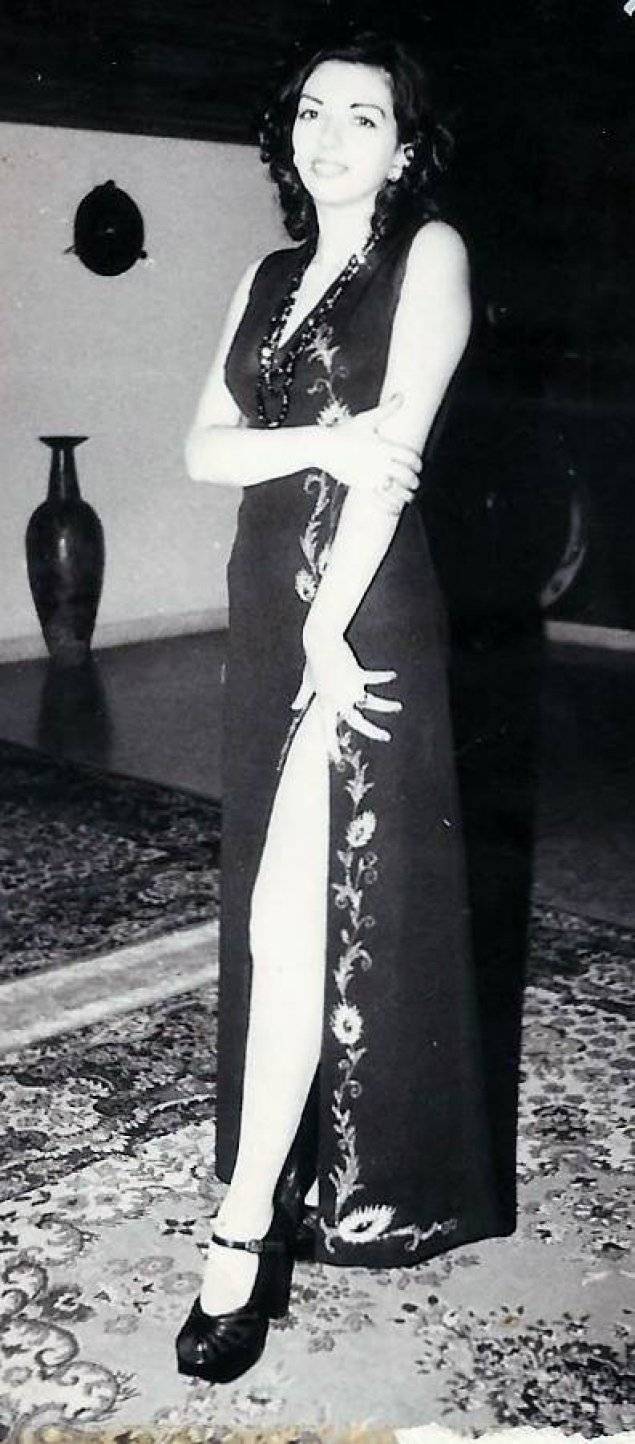 Imagini inedite cu Carmen Harra din tinerețe. Cât de frumoasă era, atrăgea toate privirile FOTO