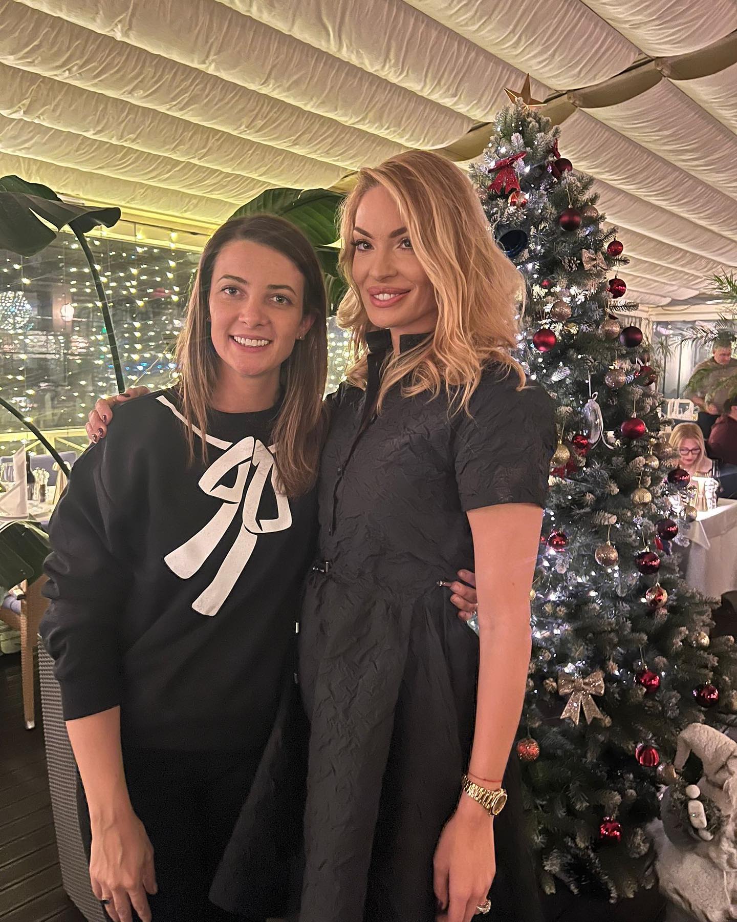 Imagini nemaivăzute cu sora Valentinei Pelinel. Cum arată și cu ce se ocupă, apare foarte rar în public