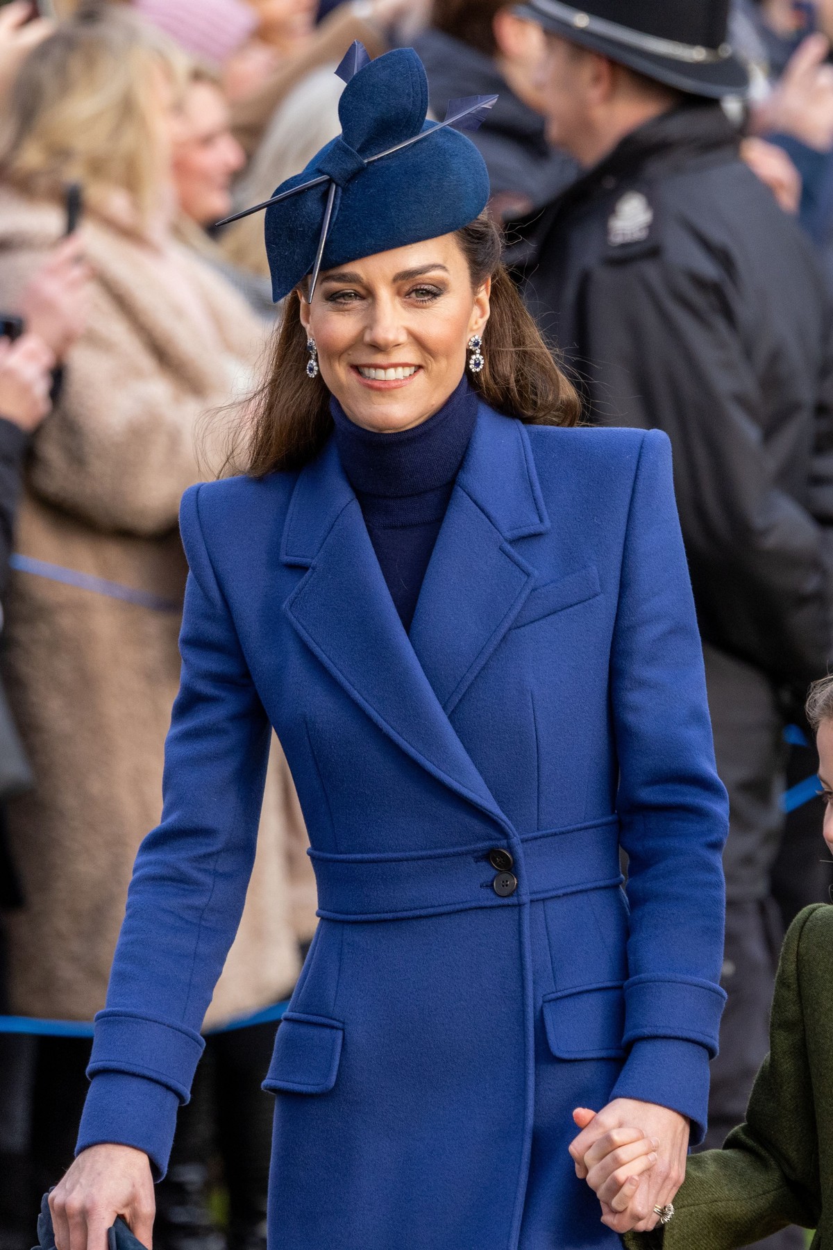 Kate Middleton, superba la slujba de Craciun intr-un palton albastru 2