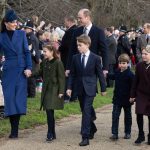 Kate Middleton, superba la slujba de Craciun intr-un palton albastru 3