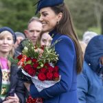 Kate Middleton, superba la slujba de Craciun intr-un palton albastru 5