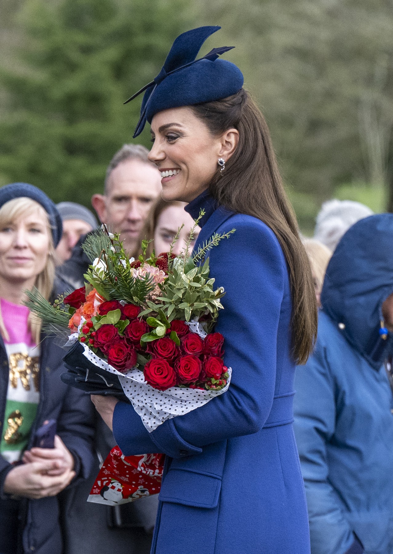 Kate Middleton, superba la slujba de Craciun intr-un palton albastru 5