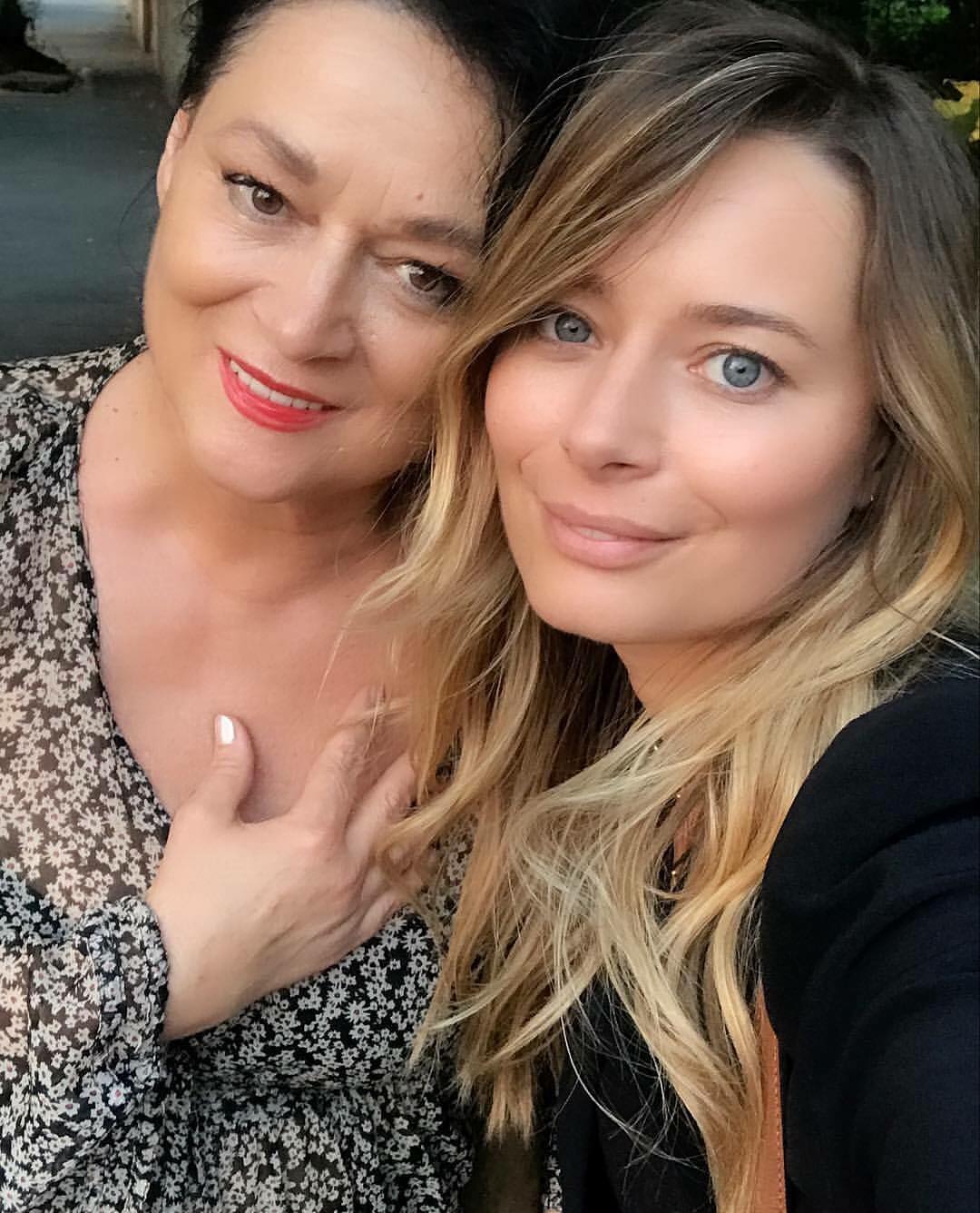 Laura Cosoi, în doliu. Vedeta e devastată de durere, mesajul copleșitor