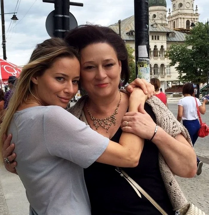 Laura Cosoi, în doliu. Vedeta e devastată de durere, mesajul copleșitor