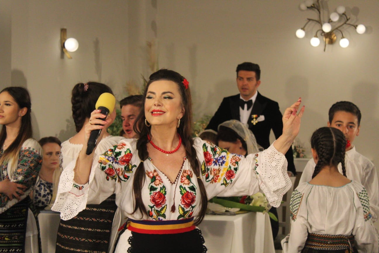 Mama Elenei Gheorghe vrea să scape de gușa inestetică