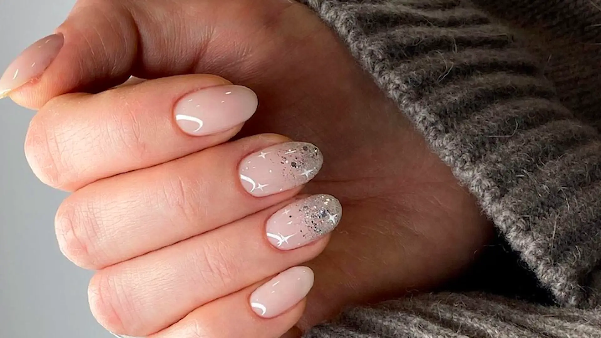 Modele de unghii pentru petrecerea de Revelion 2024