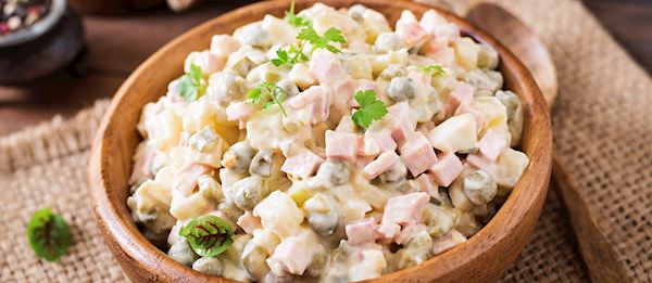 Salata vedetă pe care trebuie să o pui pe masă de sărbători. Vei uita complet de salata de boeuf