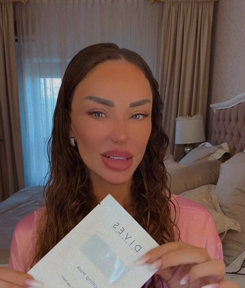 Sătulă să fie aspru criticată, Bianca Drăgușanu a renunțat la machiaj și filtre. Cum arată ea de fapt, mulți și-au dorit să o vadă așa