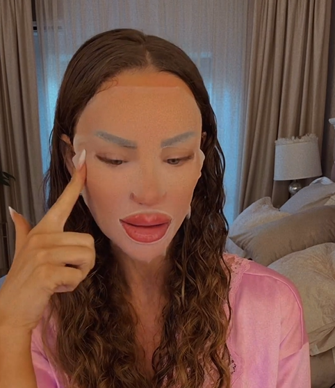 Sătulă să fie aspru criticată, Bianca Drăgușanu a renunțat la machiaj și filtre. Cum arată ea de fapt, mulți și-au dorit să o vadă așa