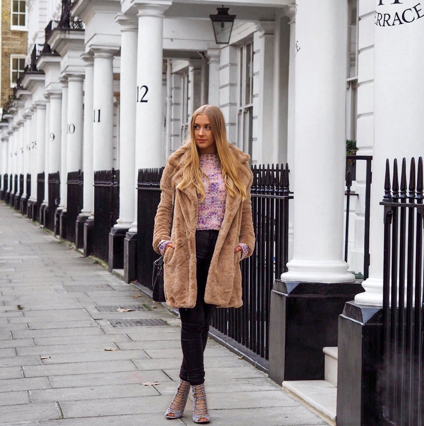 Trucuri de stil pentru a purta haina de blană în funcție de vârstă. Regulile de aur ale designerilor