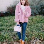 Trucuri de stil pentru a purta haina de blană în funcție de vârstă. Regulile de aur ale designerilor