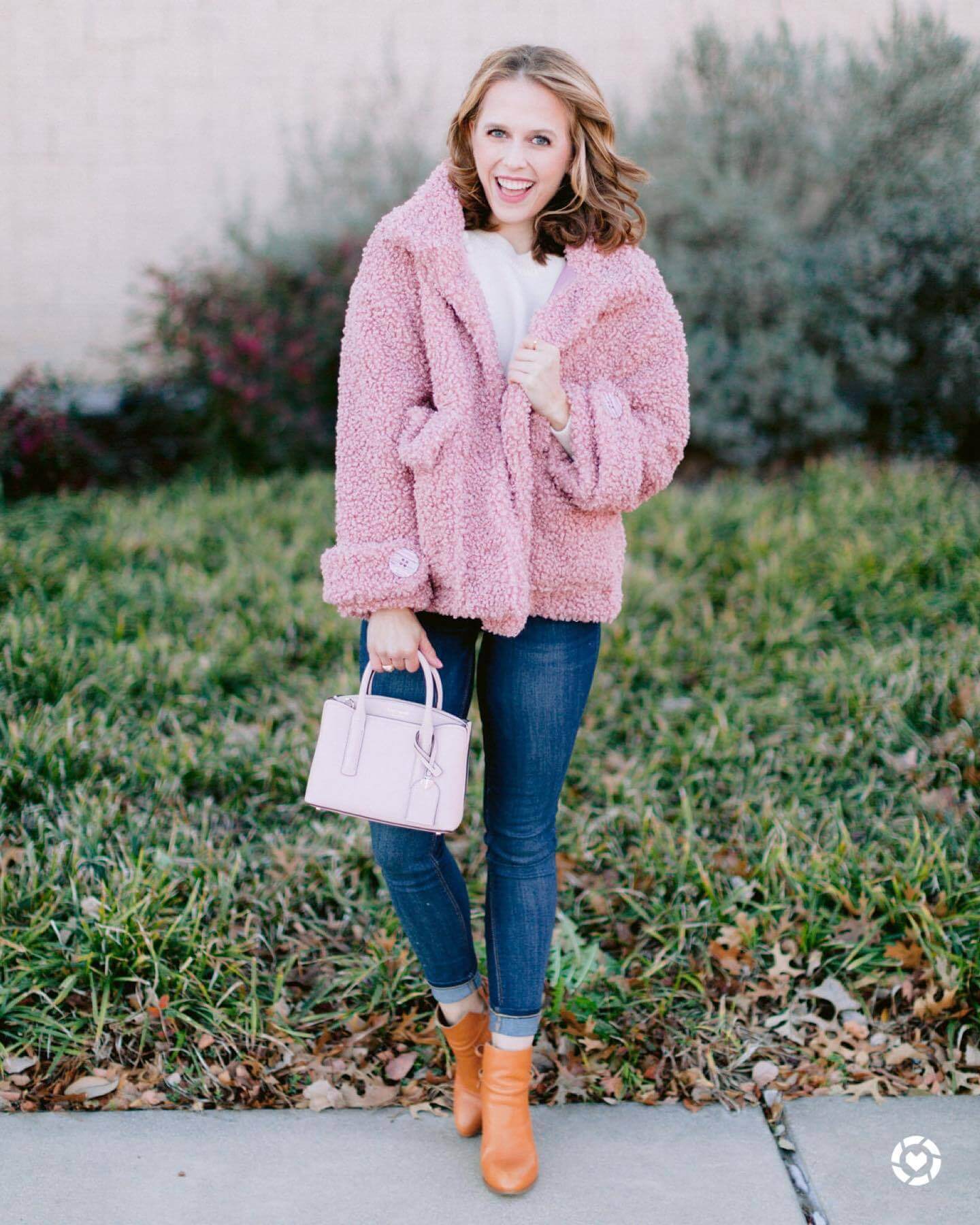 Trucuri de stil pentru a purta haina de blană în funcție de vârstă. Regulile de aur ale designerilor