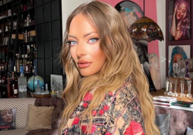 Delia a plecat în vacanță aproape de România. Destinația e superbă, imaginile i-au înnebunit pe români: „Doamne, minunat”