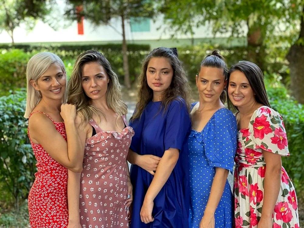 Lidia Buble si surorile ei