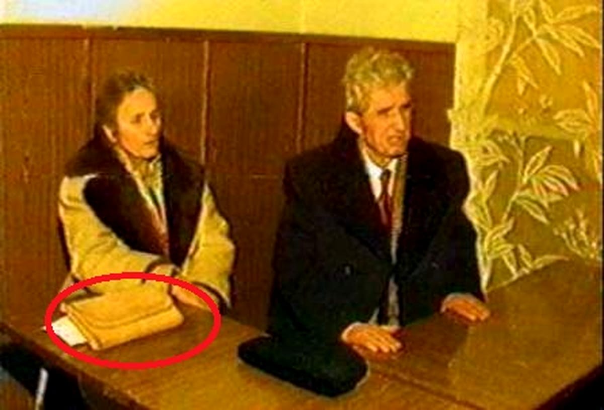 Ce s-a găsit în geanta Elenei Ceaușescu, după execuție