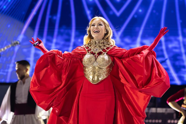 Elena Gheorghe nu concepe ideea de Revelion fără să muncească. Ce decizie a luat după 10 ani de mers la munte: „Am hotărât cu soțul meu” VIDEO EXCLUSIV