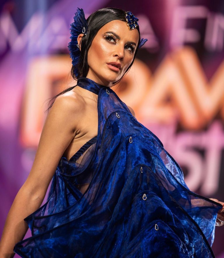 RUX, apariție incendiară la Gala Premiilor ELLE. A pășit fără inhibiții pe covorul roșu: “Chiar am nevoie de strălucire” VIDEO EXCLUSIV