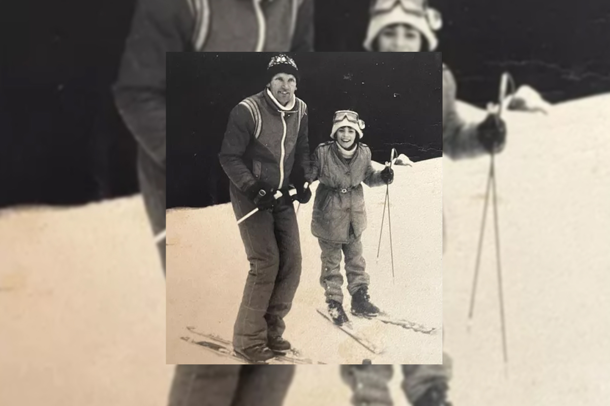 O recunoști? Fetița din imagine are azi 46 de ani și a divorțat cu scandal