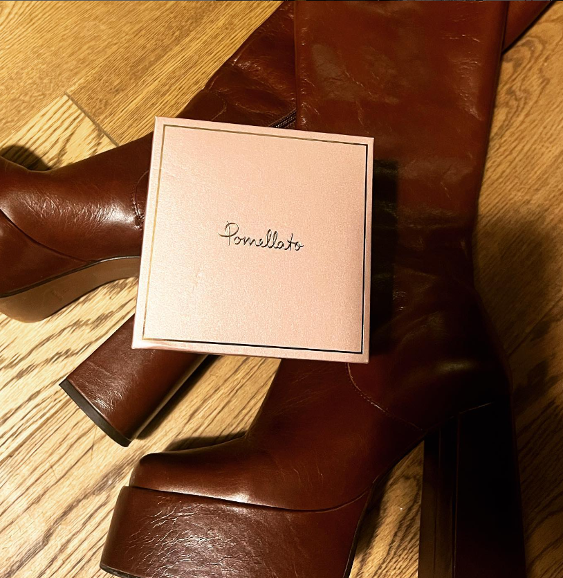 Andreea Esca, în pas cu moda și când nu apare la Pro TV. Apariție în cele mai cool cizme, cât costă perechea