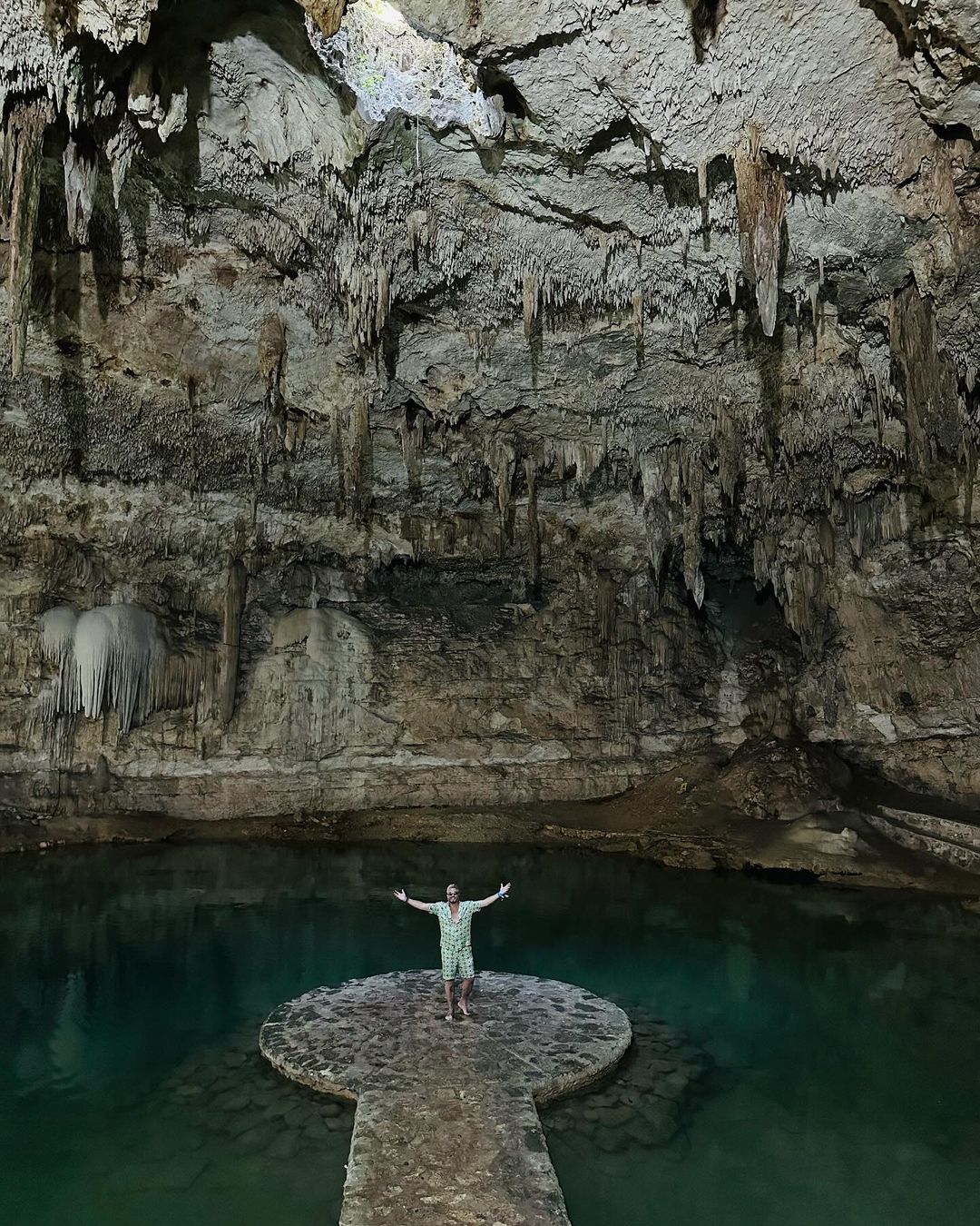 Catalin Botezatu, aspru criticat pentru aparitia din vacanta exotica 7