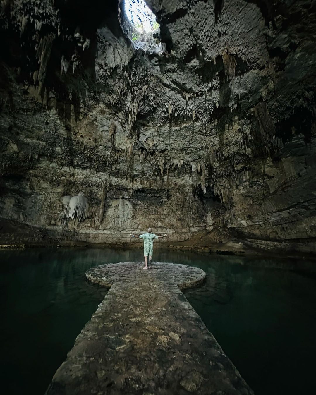 Catalin Botezatu, aspru criticat pentru aparitia din vacanta exotica 8