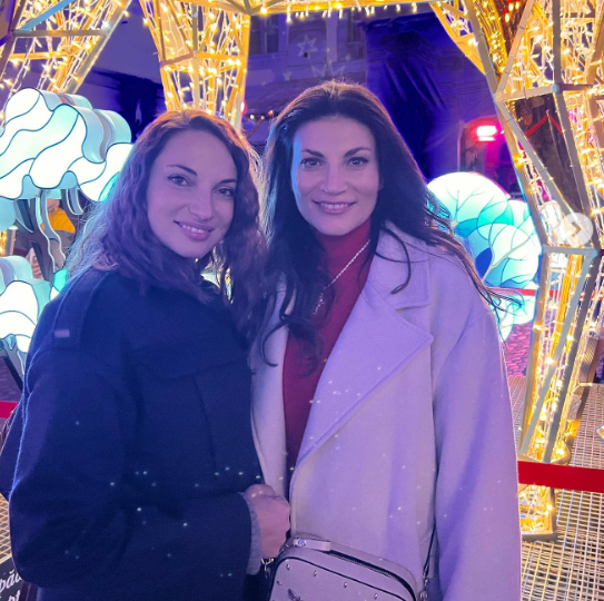 Cine este și cu ce se ocupă sora Ioanei Ginghină. Pe ea o vezi mereu la TV, însă nimeni nu știa asta despre familia vedetei