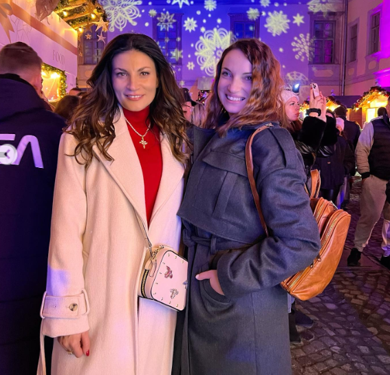 Cine este și cu ce se ocupă sora Ioanei Ginghină. Pe ea o vezi mereu la TV, însă nimeni nu știa asta despre familia vedetei