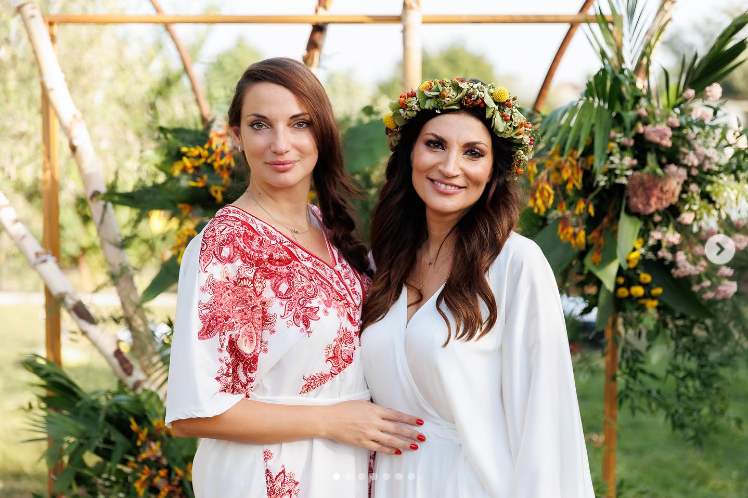 Cine este și cu ce se ocupă sora Ioanei Ginghină. Pe ea o vezi mereu la TV, însă nimeni nu știa asta despre familia vedetei