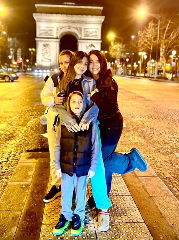 Cu ce se ocupă fiicele lui Ilie Năstase din căsătoria cu Amalia. Sunt frumoase foc și deștepte, mama lor le-a dat de gol