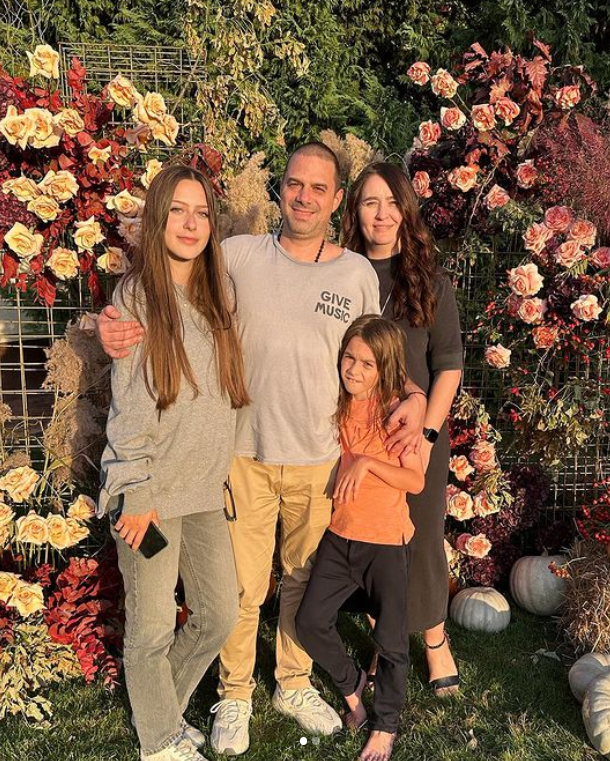 Cu ce se ocupă fiicele lui Ilie Năstase din căsătoria cu Amalia. Sunt frumoase foc și deștepte, mama lor le-a dat de gol