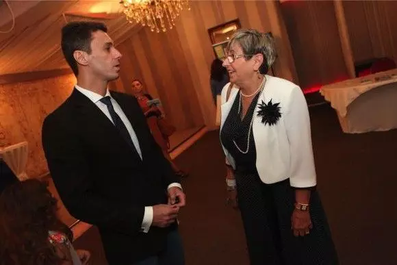 Cu ce se ocupa si cum arata mama lui Mircea Badea 6