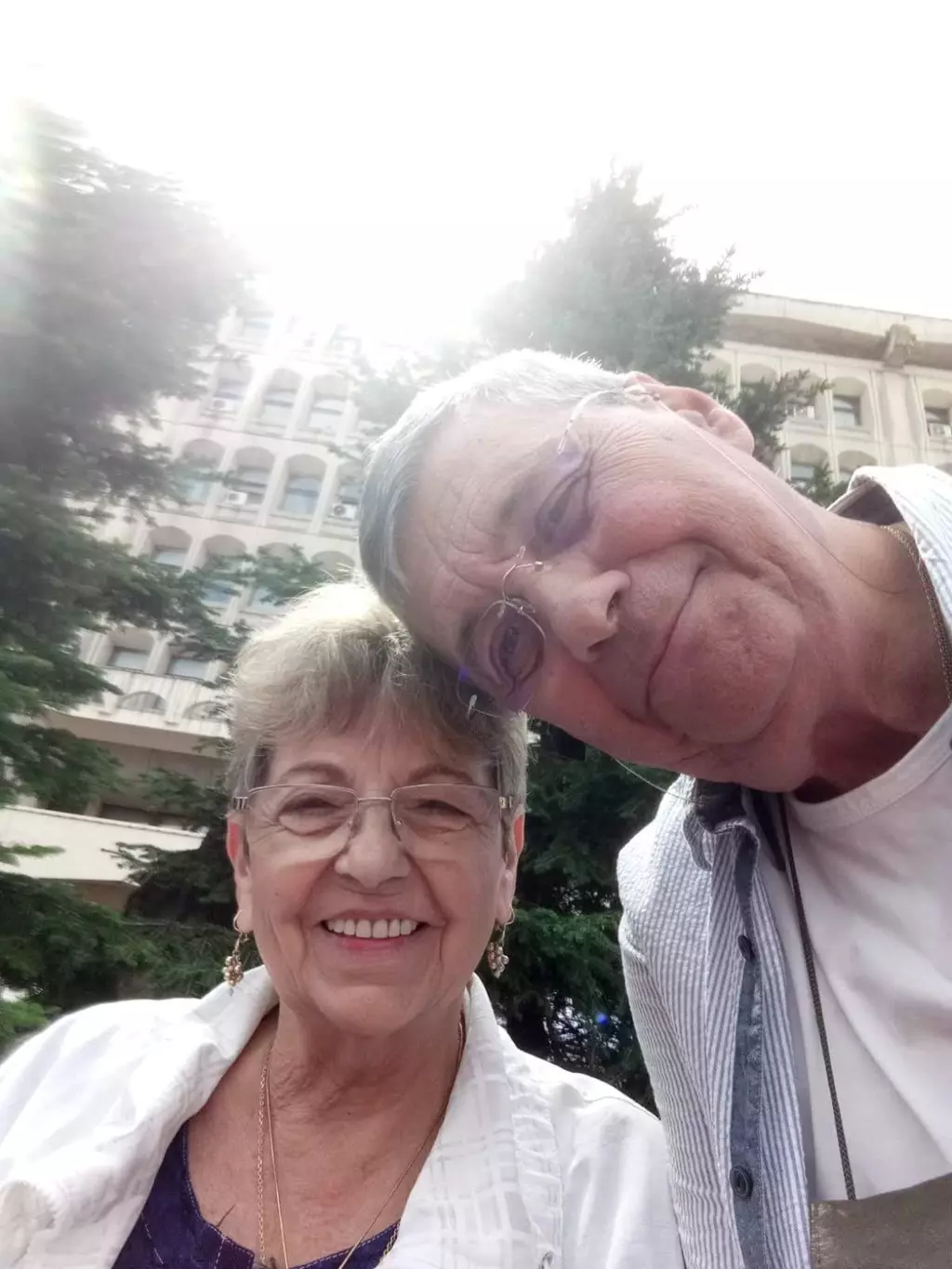 Cu ce se ocupa si cum arata mama lui Mircea Badea 7