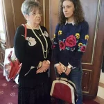 Cu ce se ocupa si cum arata mama lui Mircea Badea 8