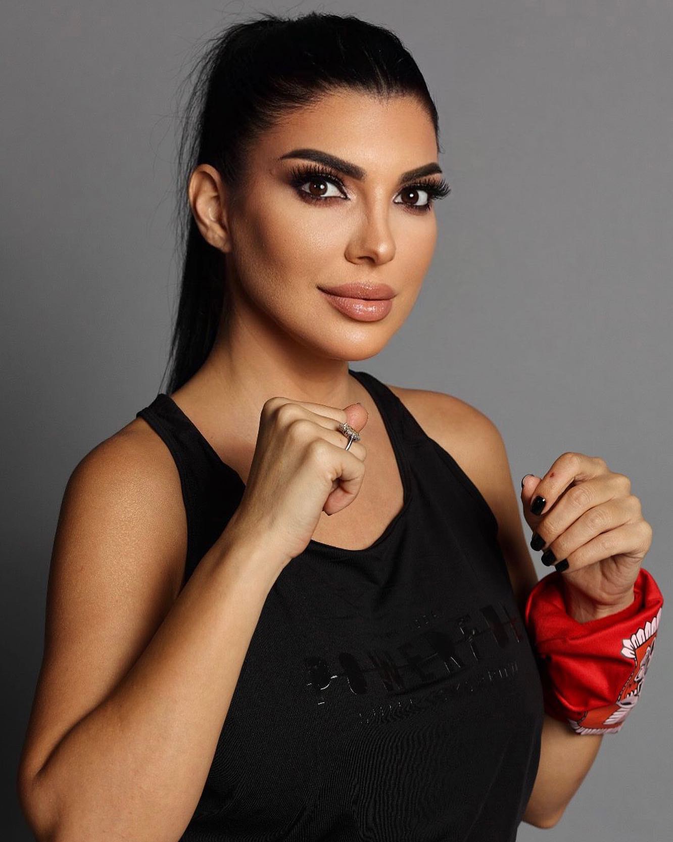 Cum arata Andreea Tonciu, inainte de operatia la nas 12