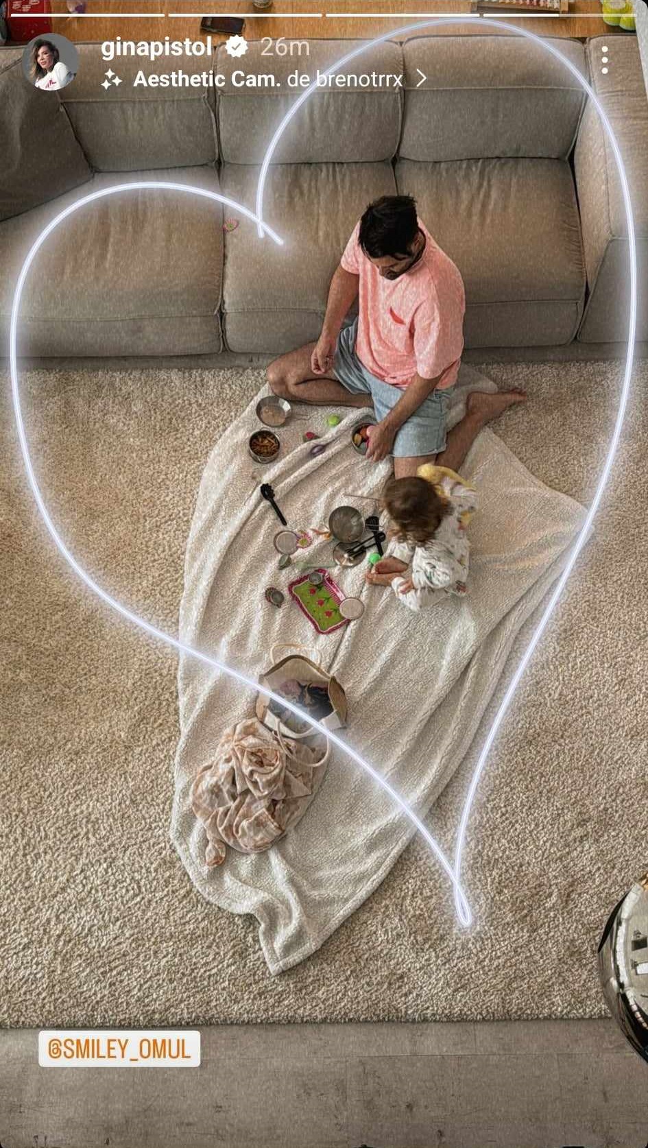 Cum i-a surprins pe ascuns Gina Pistol pe Smiley și fiica lor, Josephine. Ipostaza e emoționantă, niciodată nu i-ai văzut așa