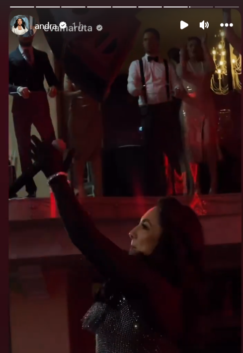 Cum s-a îmbrăcat Andra de Revelion. Cătălin Măruță, fascinat de apariția ei