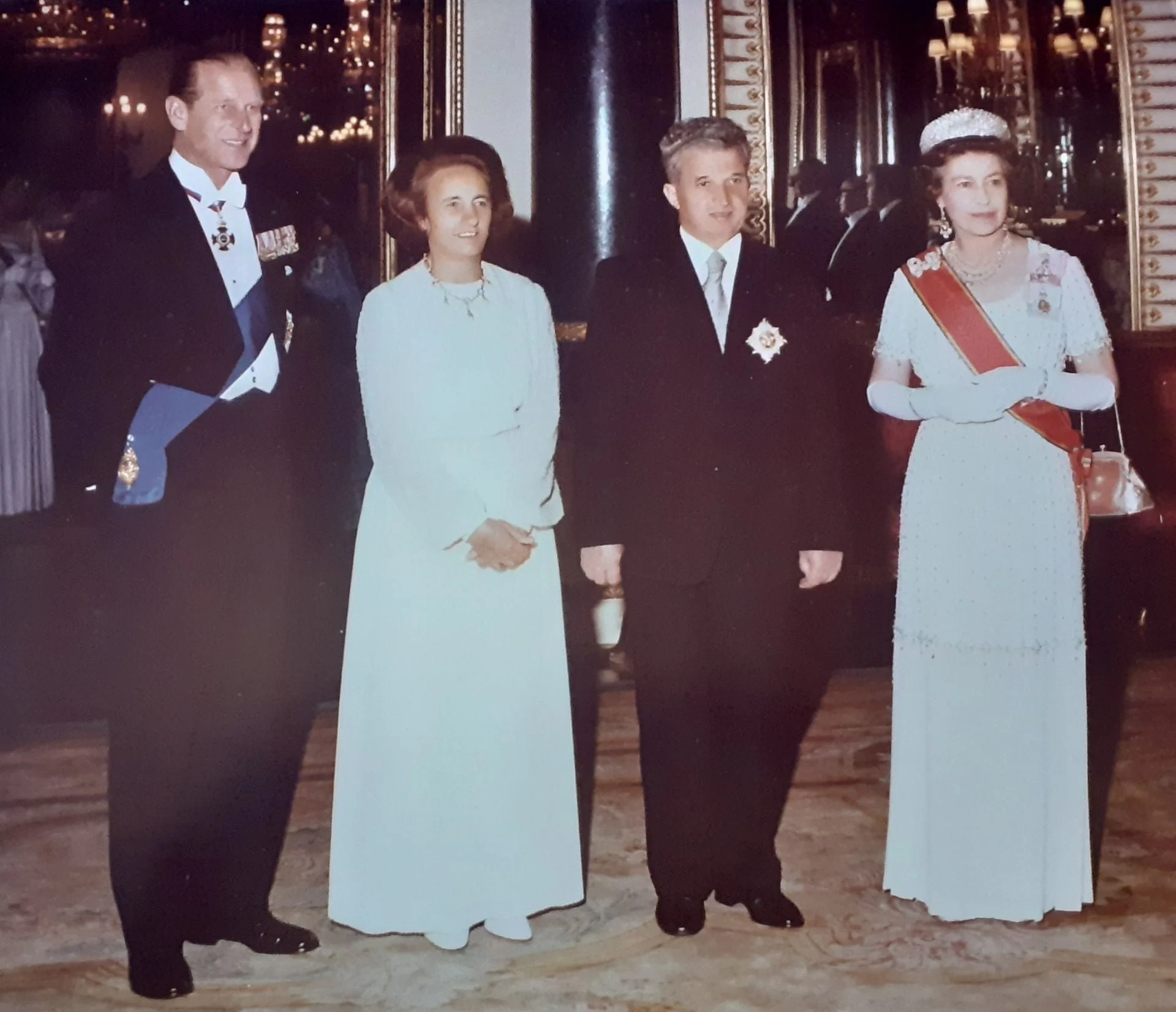 De unde se îmbrăca Elena Ceaușescu. Avea o obsesie pentru bijuterii