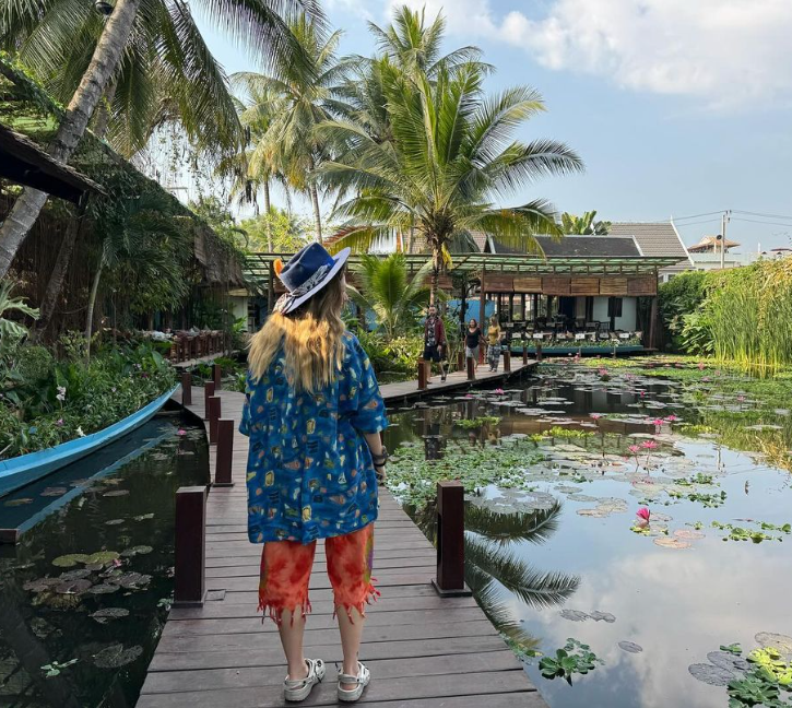 Delia, apariție incendiară în costumul de baie. Imaginile fac furori pe Instagram, rar fanii o văd așa