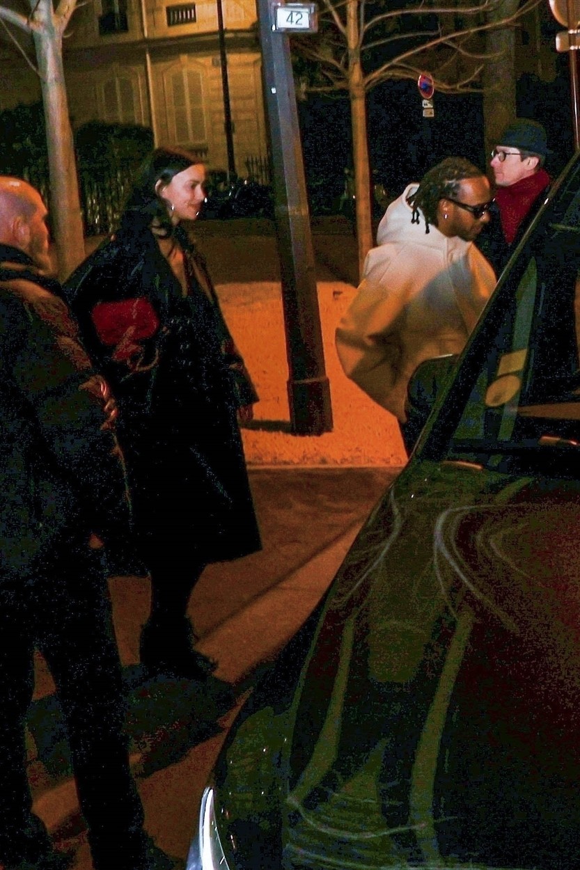 Ei formează cel mai nou cuplu din showbiz. Au fost surprinși la o cină secretă, imaginile spun totul FOTO