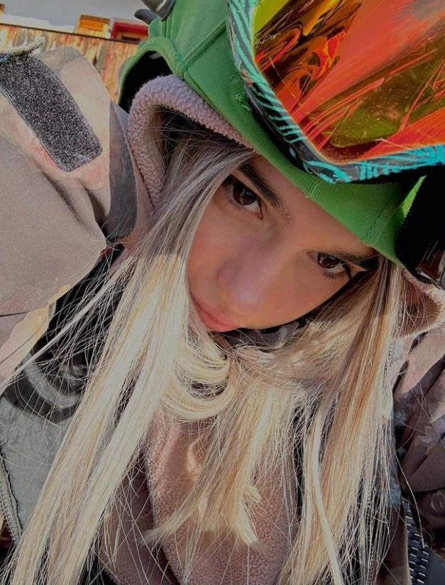 Fiul lui Ștefan Bănică Jr. s-a făcut de râs când și-a sărutat iubita superbă. Fanii nu l-au iertat deloc pe Radu