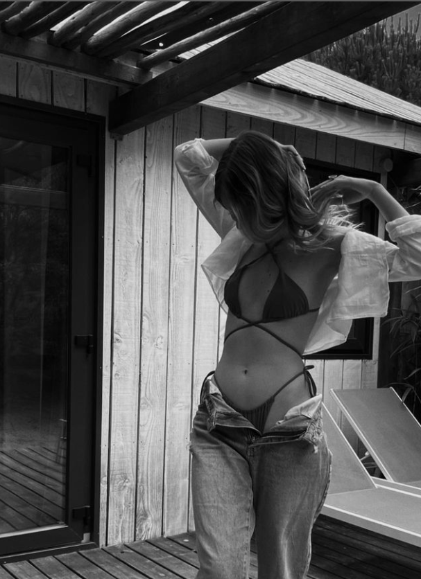 Fiul lui Ștefan Bănică Jr. s-a făcut de râs când și-a sărutat iubita superbă. Fanii nu l-au iertat deloc pe Radu