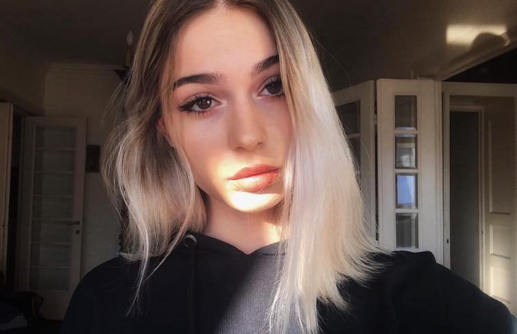 Fiul lui Ștefan Bănică Jr. s-a făcut de râs când și-a sărutat iubita superbă. Fanii nu l-au iertat deloc pe Radu