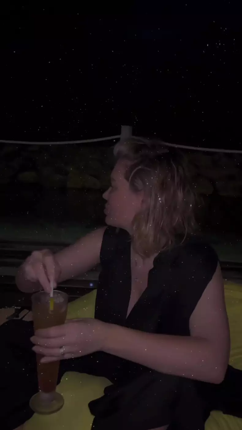 Gina Pistol si-a etalat noua silueta in costum de baie 8