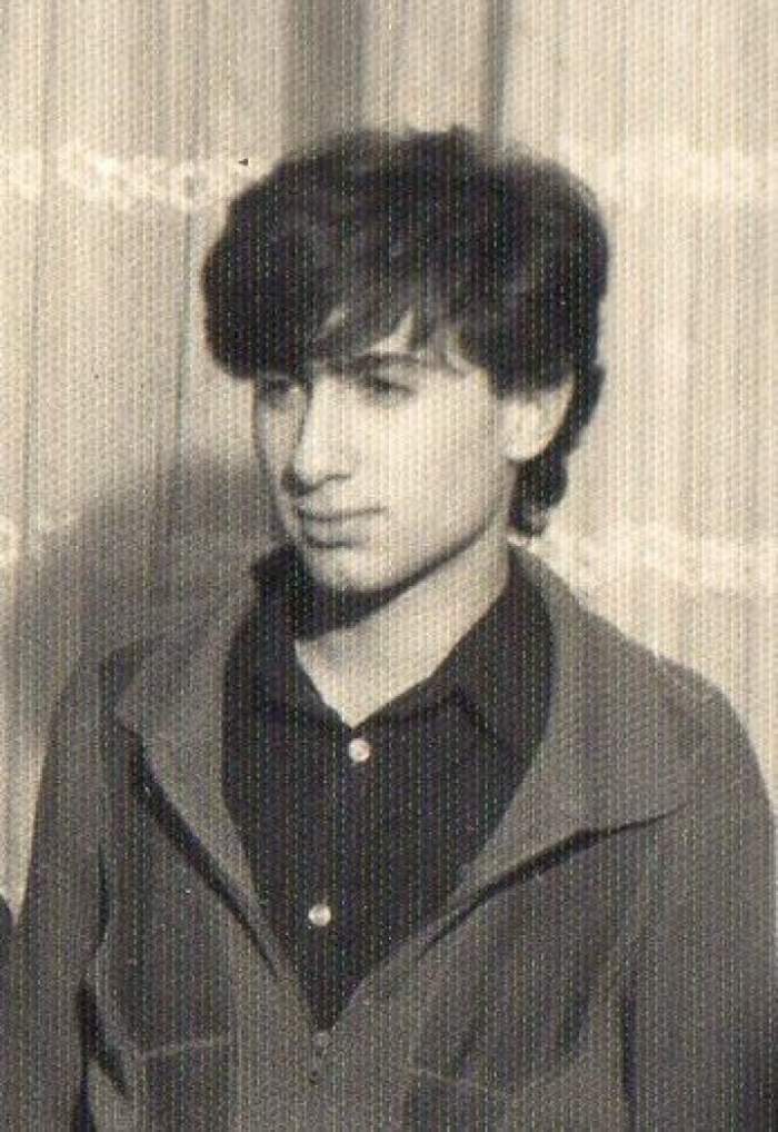 Imagine nemaivăzută cu Cătălin Scărlătescu din tinerețe. Nu ți l-ai fi închipuit niciodată așa. Cum arăta celebrul chef, slab și cu părul lung