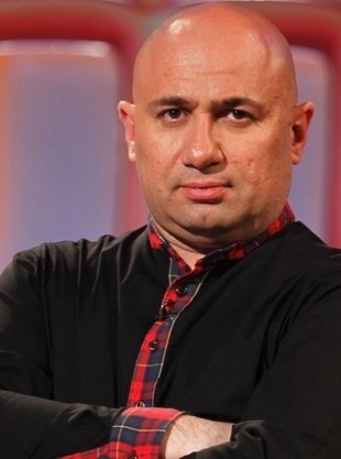 Imagine nemaivăzută cu Cătălin Scărlătescu din tinerețe. Nu ți l-ai fi închipuit niciodată așa. Cum arăta celebrul chef, slab și cu părul lung