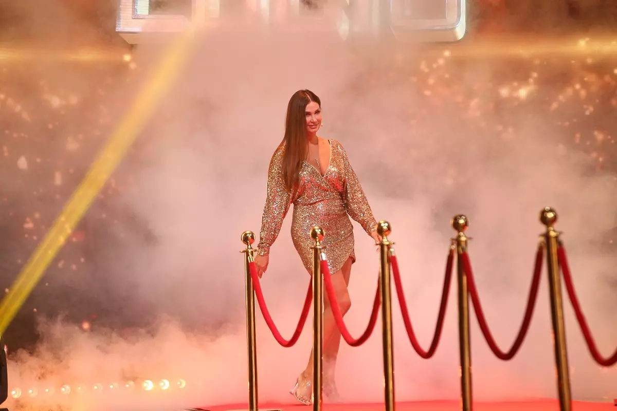 Imagine rara cu singura fata a Nicoletei Luciu 8